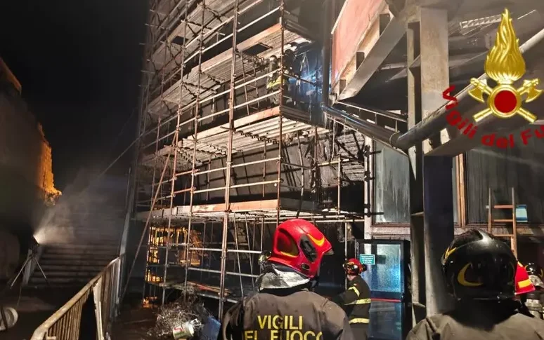 Incendio nel cantiere de Le Ciminiere a Catania, nessun ferito