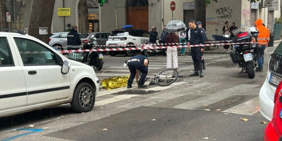 Tragedia in centro a Palermo, muore un ciclista investito da uno scooter elettrico Tragedia in centro a Palermo, muore un ciclista investito da uno scooter elettrico
