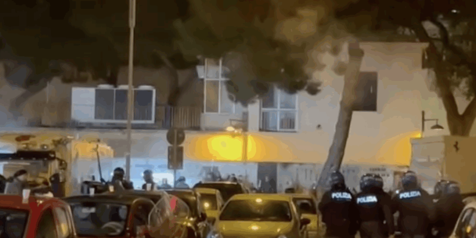 Rissa davanti allo stadio Barbera, scontro tra i tifosi del Palermo: lanci di bottiglie