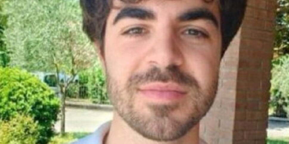 Si chiamava Leonardo Fiorini, il 27enne precipitato dal balcone di un b&b a Roma: arrestato un 25enne. I due amici stavano litigando Si chiamava Leonardo Fiorini, il 27enne precipitato dal balcone di un b&b a Roma: arrestato un 25enne. I due amici stavano litigando