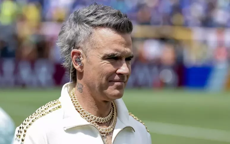 Robbie Williams: sto perdendo la vista per un farmaco dimagrante Robbie Williams: sto perdendo la vista per un farmaco dimagrante