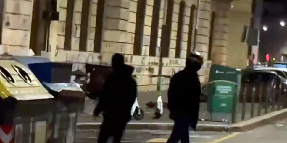 Raid al liceo romano Righi occupato: "Duce duce". Cori fascisti e guerriglia urbana. Il Pd presenta due interrogazioni Raid al liceo romano Righi occupato: "Duce duce". Cori fascisti e guerriglia urbana. Il Pd presenta due interrogazioni