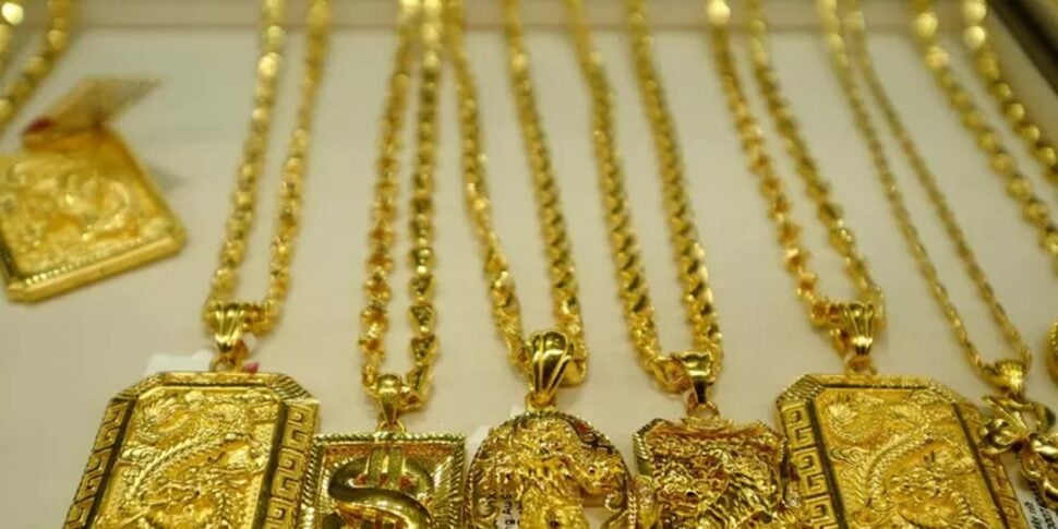 Milano, gioielli e perfino un Milano, gioielli e perfino un