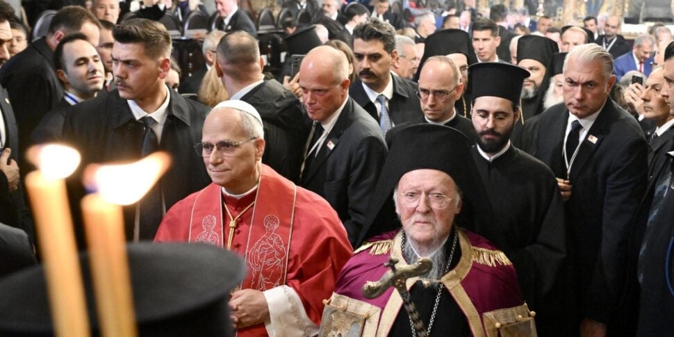 Il Papa incontra il Patriarca Bartolomeo I: "Nessuna violenza in nome di Dio"
