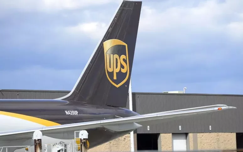 Aereo cargo precipita nel Kentucky, almeno 7 morti Aereo cargo precipita nel Kentucky, almeno 7 morti