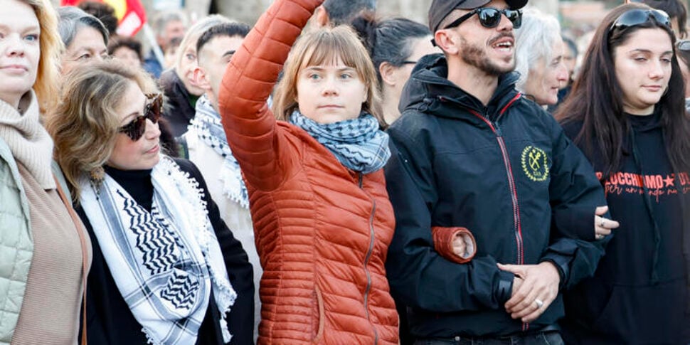 Greta Thunberg al corteo proPal a Roma: "Governo italiano fascista, complice del genocidio"