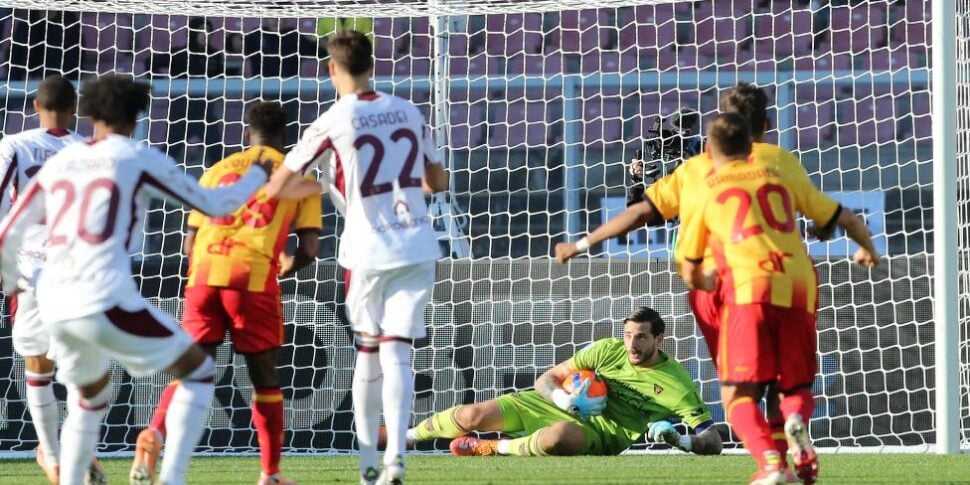 Asllani si fa parare il rigore da Falcone al 90