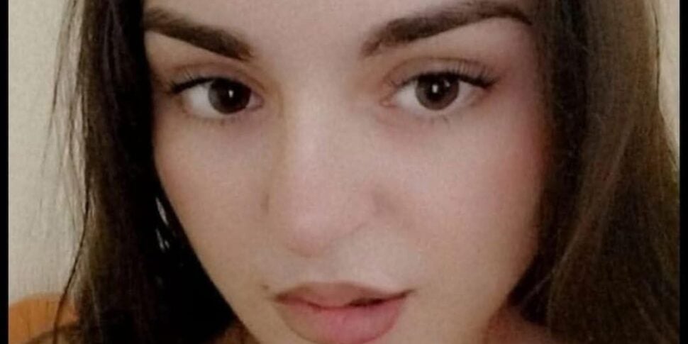 uccide a coltellate la sorella di 23 anni a napoli poi videochiama la madre mostrandole il corpo della donna esanime