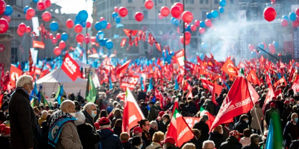 Scontro sul diritto di sciopero: Filt Cgil, Fit Cisl e Uiltrasporti contro l’emendamento FdI che impone l’adesione con 7 giorni di anticipo Scontro sul diritto di sciopero: Filt Cgil, Fit Cisl e Uiltrasporti contro l’emendamento FdI che impone l’adesione con 7 giorni di anticipo