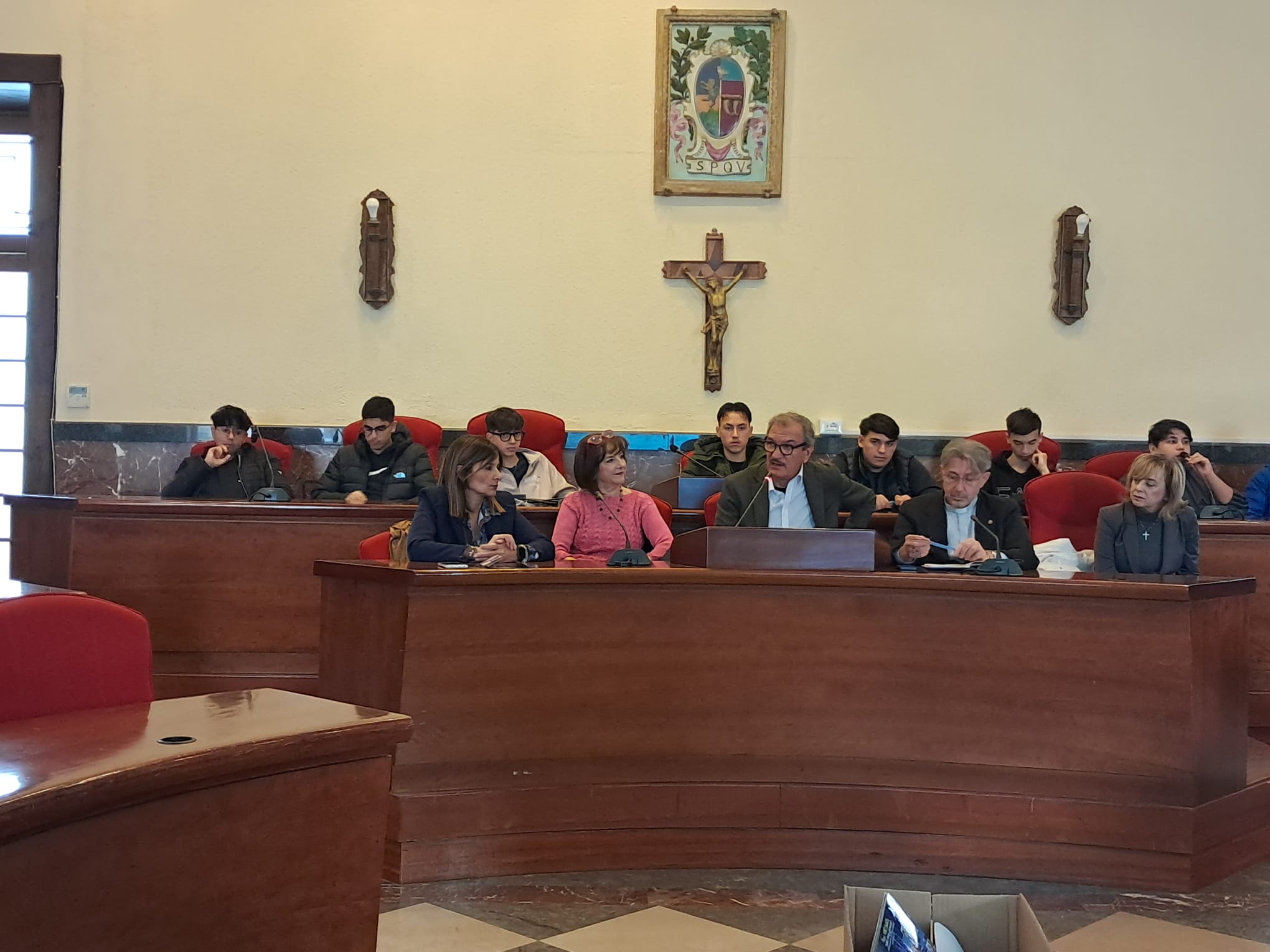 https://gsud.cdn-immedia.net/2025/11/vibo-app-scuola-consegna-2.jpeg