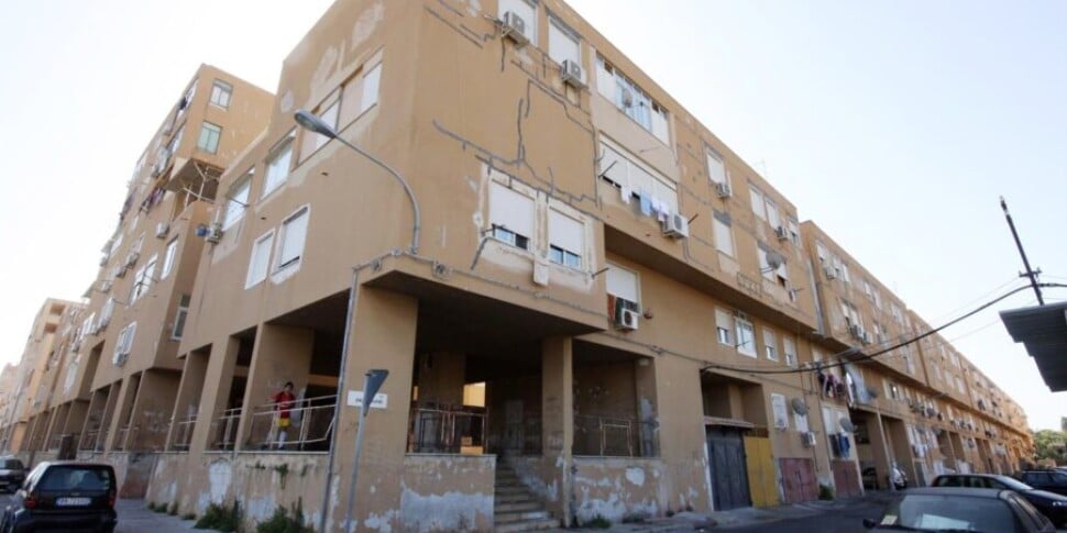 si cercano armi e droga nuova operazione alto impatto allo zen di palermo