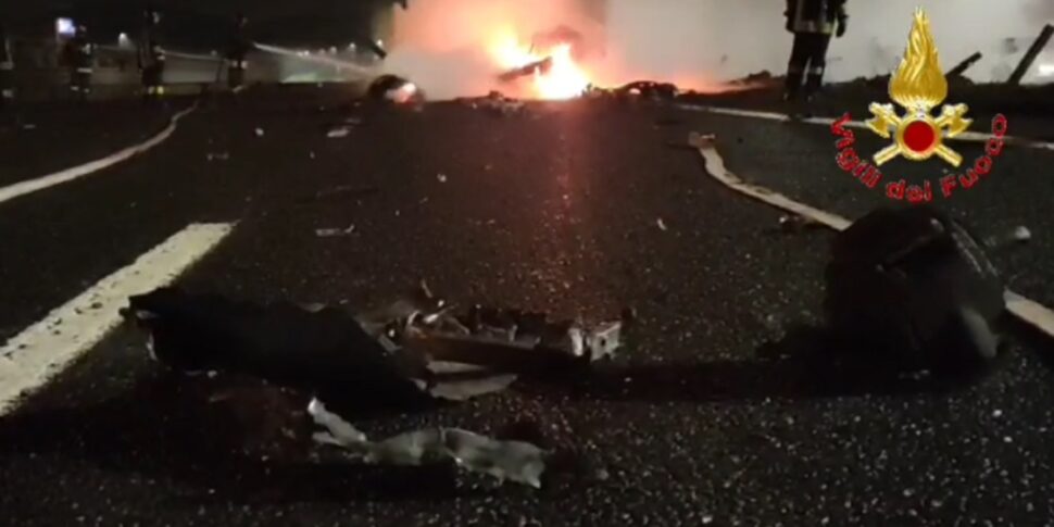 paura sulla a1 napoli roma esplode una cisterna di gpl traffico a lungo in tilt da Feedpress.me paura sulla a1 napoli roma esplode una cisterna di gpl traffico a lungo in tilt