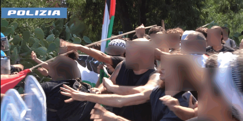 manifestazione pro pal a catania misura cautelare per 4