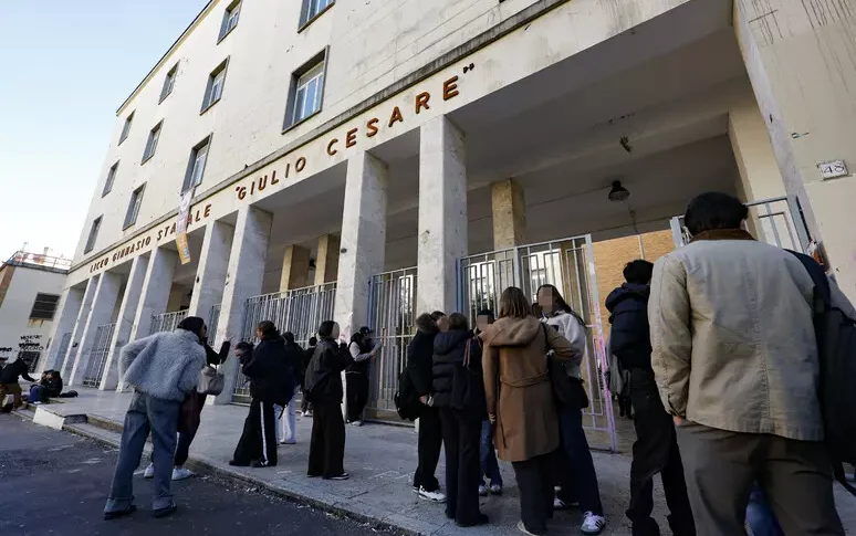 nuova lista stupri al liceo giulio cesare di roma dopo l8217occupazione questa volta anche due docenti da Feedpress.me nuova lista stupri al liceo giulio cesare di roma dopo l8217occupazione questa volta anche due docenti