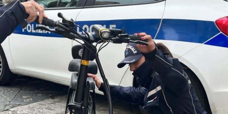 biciclette elettriche trasformate in motorini sequestri e sanzioni salatissime della polizia locale di reggio calabria da Feedpress.me biciclette elettriche trasformate in motorini sequestri e sanzioni salatissime della polizia locale di reggio calabria