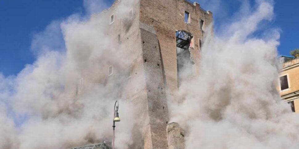 Crollo ai Fori Imperiali a Roma, quattro indagati: tre architetti e un ingegnere Crollo ai Fori Imperiali a Roma, quattro indagati: tre architetti e un ingegnere