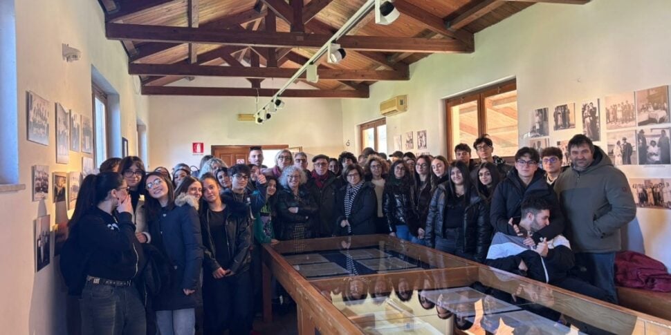 Il laboratorio permanente della responsabilità: la staffetta dei giovani contro l’odio e l’indifferenza tra Ferramonti, il Quirinale e il Viaggio della Memoria