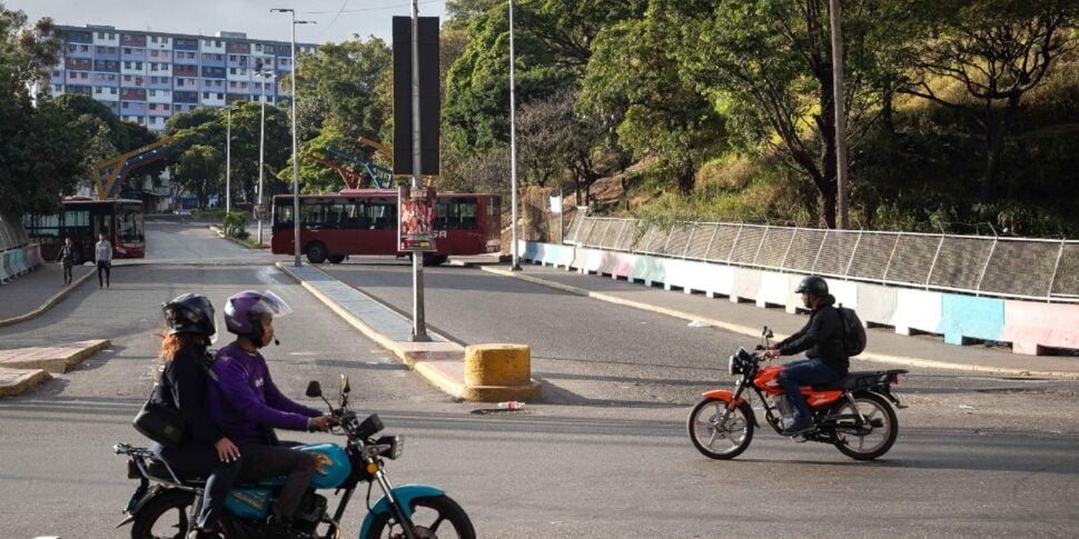 terrore e silenzio nelle strade di caracas dopo il raid americano non cambia niente paura anche di usare il cellulare da Feedpress.me terrore e silenzio nelle strade di caracas dopo il raid americano non cambia niente paura anche di usare il cellulare