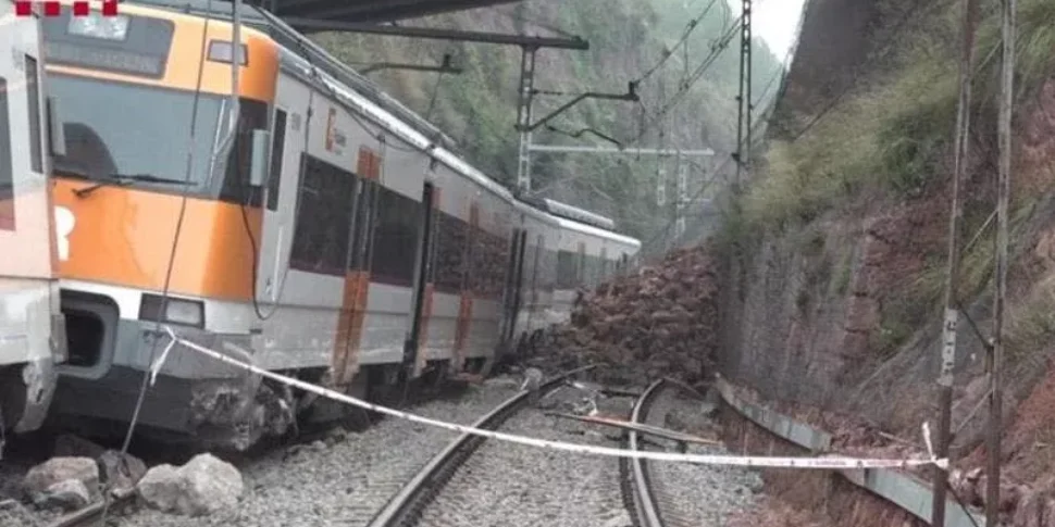 Ancora un deragliamento di un treno in Spagna, almeno 20 feriti: crolla un muro di contenimento