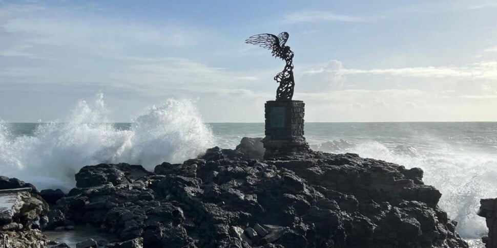 la nike di naxos resiste al ciclone harry e diventa il simbolo della sicilia che resiste da Feedpress.me la nike di naxos resiste al ciclone harry e diventa il simbolo della sicilia che resiste