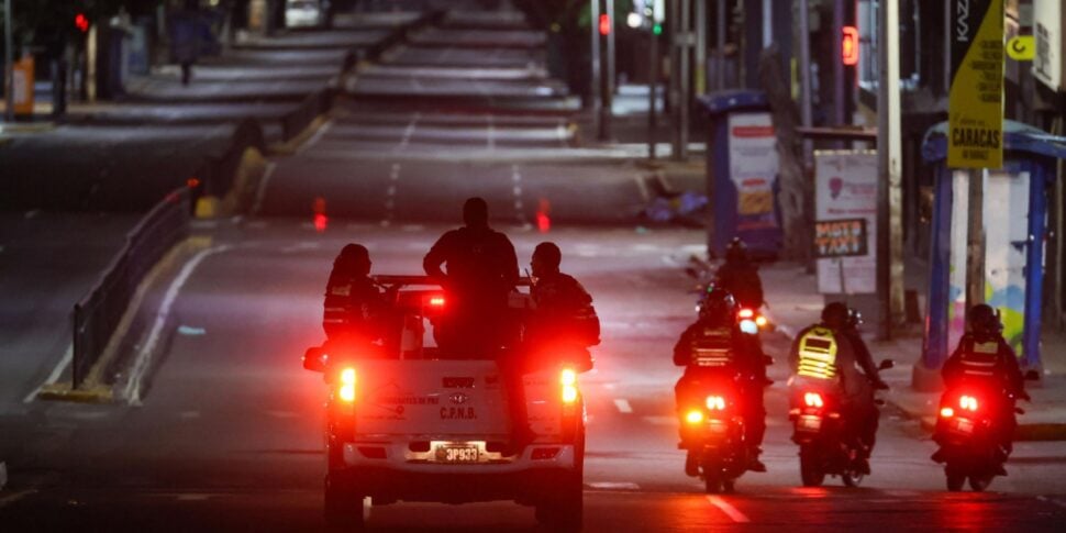 Notte di paura per gli italiani a Caracas: "Siamo tutti al sicuro". In Venezuela 120mila nostri connazionali Notte di paura per gli italiani a Caracas: "Siamo tutti al sicuro". In Venezuela 120mila nostri connazionali