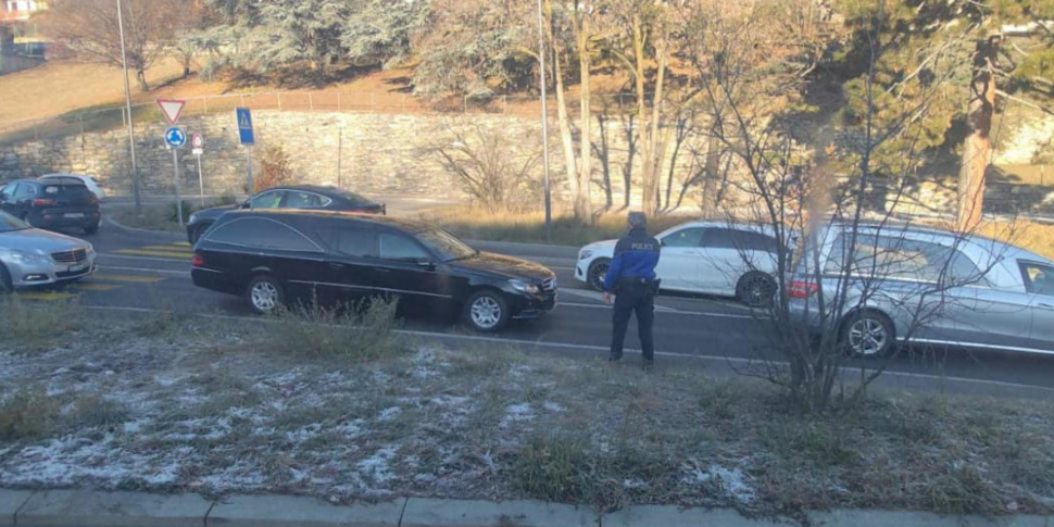 strage di crans montana le bare bianche verso l italia mercoled236 minuto di silenzio nelle scuole da Feedpress.me strage di crans montana le bare bianche verso l italia mercoled236 minuto di silenzio nelle scuole