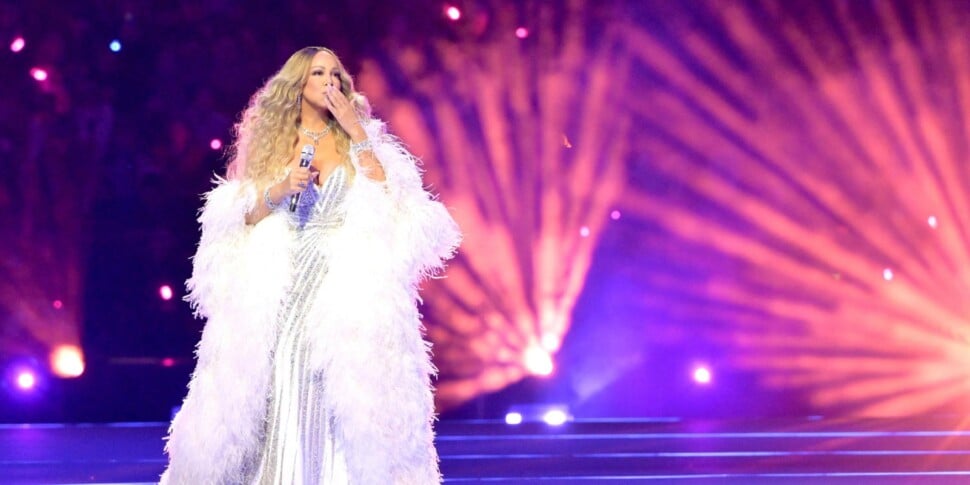 Mattarella arriva in tram, poi la magia olimpica: si accendono le luci su Milano Cortina 2026