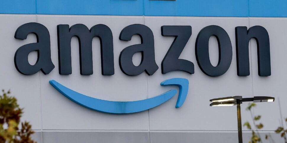 La Procura di Milano chiede il processo per Amazon e 4 manager: "Ha evaso l’Iva per 1 miliardo e 100 milioni". La società: "Ci difenderemo"