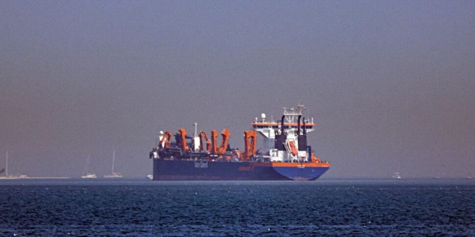 Navi bloccate a Hormuz, allarme petrolio e commercio mondiale