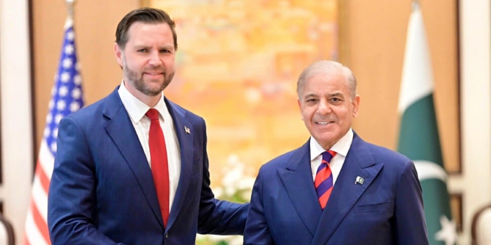https://gsud.cdn-immedia.net/2026/04/Vice-President-JD-Vance-L-shakes-hands-with-Pakistani-Prime-Minister-Shehbaz-Sharif-R-during-a-meeting-in-Islamabad-Pakistan-970x485-1775910241.jpg