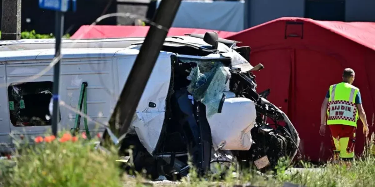 scuolabus investito da un treno in belgio ci sono diversi morti da Feedpress.me scuolabus investito da un treno in belgio ci sono diversi morti