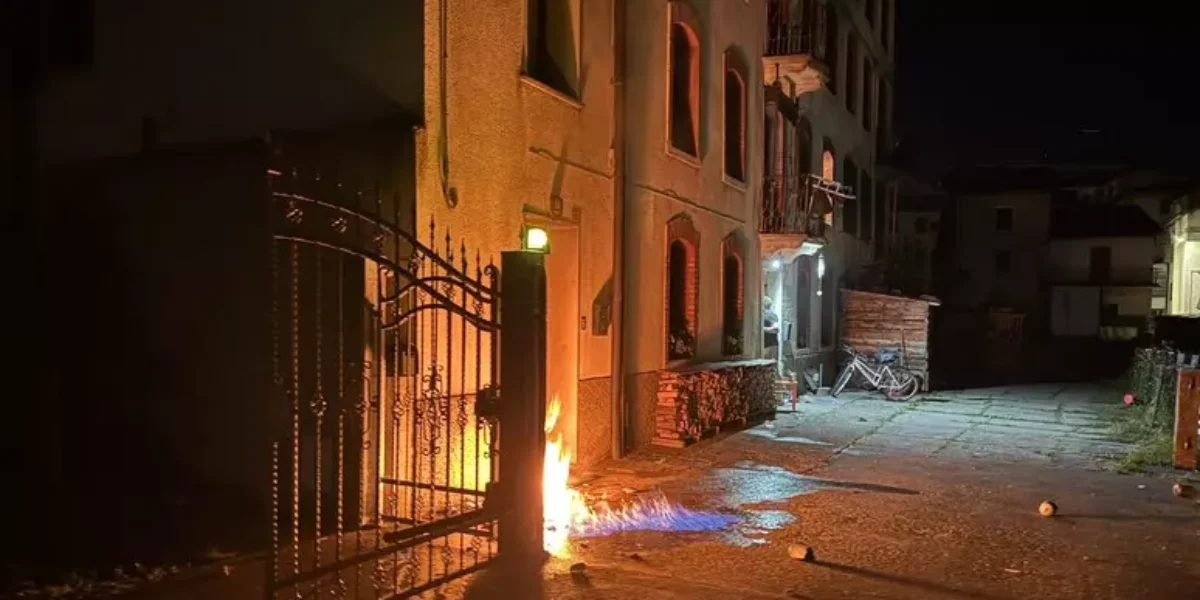 bottiglie incendiarie contro l abitazione di un cronista nel vicentino minacce a meloni e don patriciello la premier attacco irricevibile alla libert224 di stampa da Feedpress.me bottiglie incendiarie contro l abitazione di un cronista nel vicentino minacce a meloni e don patriciello la premier attacco irricevibile alla libert224 di stampa