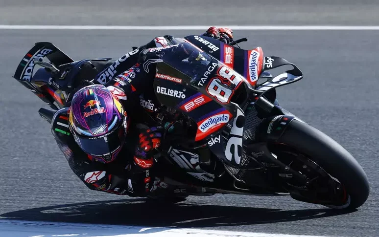 motogp a le mans 232 dominio aprilia trionfo di martin bezzecchi secondo da Feedpress.me motogp a le mans 232 dominio aprilia trionfo di martin bezzecchi secondo