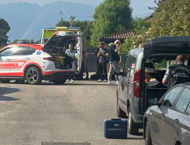 pordenone interviene per difendere la figlia ucciso dall ex compagno di lei la donna si era barricata in casa con i figli da Feedpress.me pordenone interviene per difendere la figlia ucciso dall ex compagno di lei la donna si era barricata in casa con i figli