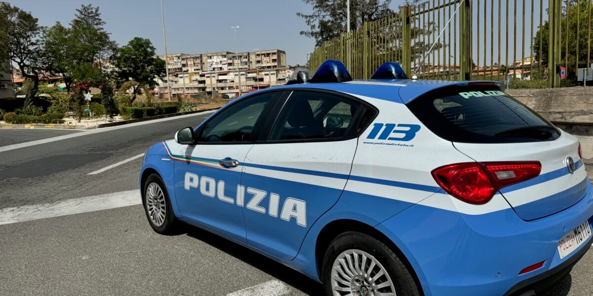 catania colpo allo spaccio in via capopassero il cane ares scova oltre 11 chili di marijuana tra i rifiuti da Feedpress.me catania colpo allo spaccio in via capopassero il cane ares scova oltre 11 chili di marijuana tra i rifiuti