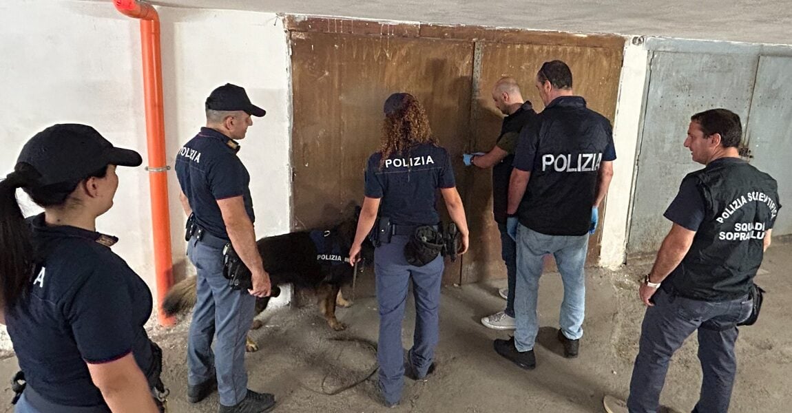 https://gsud.cdn-immedia.net/2026/06/CATANIA-ARSENALE-DI-ARMI-SCOPERTO-IN-ZONA-CANALICCHIO-–-BARRIERA-DALLA-POLIZIA-DI-STATO-BARRIERA-1-1150x600.jpg
