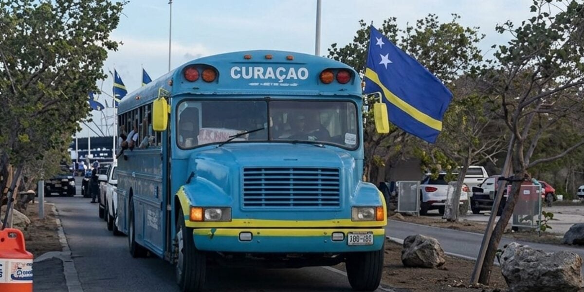ai mondiali il cura231ao come in gita la nazionale arriva su un vecchio scuolabus da Feedpress.me ai mondiali il cura231ao come in gita la nazionale arriva su un vecchio scuolabus