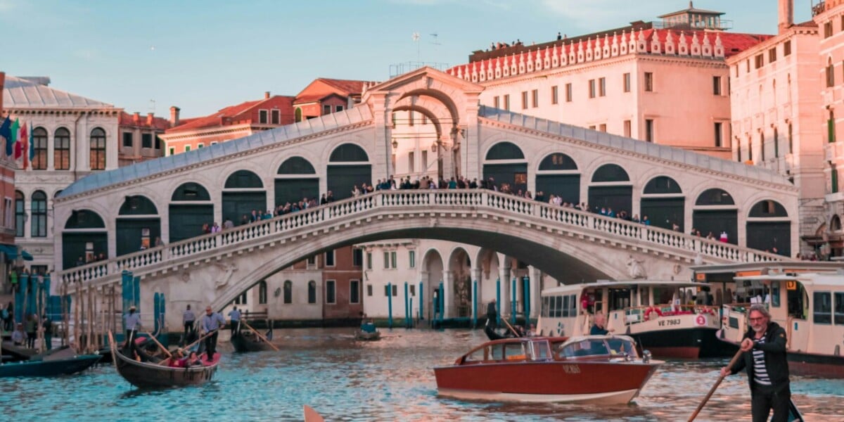 venezia il sindaco venturini punta a portare il ticket a 50 euro tra critiche e s236 degli albergatori da Gazzettadelsud.it venezia il sindaco venturini punta a portare il ticket a 50 euro tra critiche e s236 degli albergatori