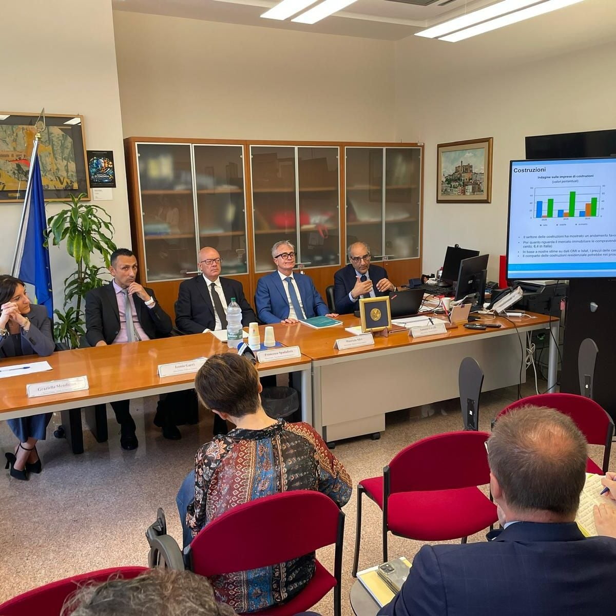 Italia meno indebitata. Deficit-Pil 2016 confermato al 2,4%