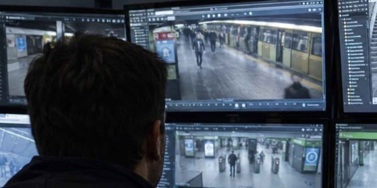 massacrato da sei rapinatori in metro a milano mi prendevano a calci e pugni e nessuno mi aiutava da Gazzettadelsud.it massacrato da sei rapinatori in metro a milano mi prendevano a calci e pugni e nessuno mi aiutava