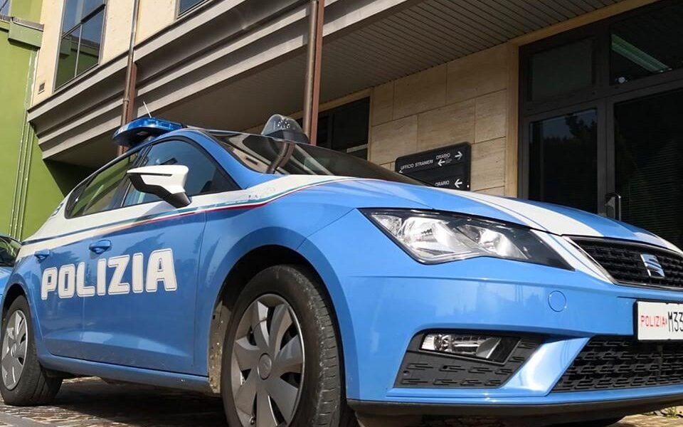 a bologna uomo ammanettato muore durante un intervento della polizia da Gazzettadelsud.it a bologna uomo ammanettato muore durante un intervento della polizia