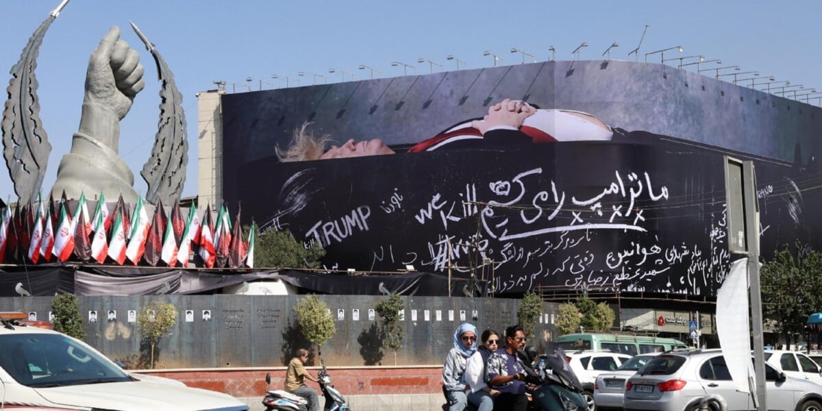 paralisi a hormuz gli usa non fermano i raid e preparano l escalation a teheran enorme murale con trump in una bara da Gazzettadelsud.it paralisi a hormuz gli usa non fermano i raid e preparano l escalation a teheran enorme murale con trump in una bara