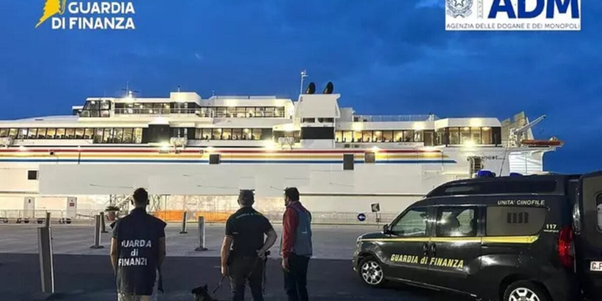 lingotti d oro gioielli e orologi di lusso sequestrati nel porto di pozzallo erano in una cassaforte trasportata su un auto diretta a malta da Gazzettadelsud.it lingotti d oro gioielli e orologi di lusso sequestrati nel porto di pozzallo erano in una cassaforte trasportata su un auto diretta a malta