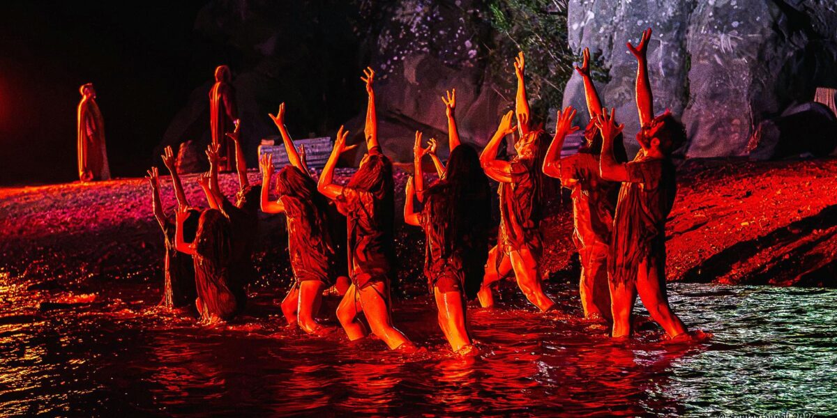 inferno 2026 la turista che trascina il pubblico dentro le infernali gole dell alcantara da Gazzettadelsud.it inferno 2026 la turista che trascina il pubblico dentro le infernali gole dell alcantara