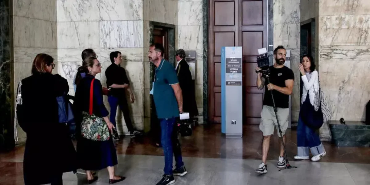il caso dei 30 secondi un anno e 2 mesi a un ex sindacalista per abusi su una hostess era stato assolto due volte da Gazzettadelsud.it il caso dei 30 secondi un anno e 2 mesi a un ex sindacalista per abusi su una hostess era stato assolto due volte