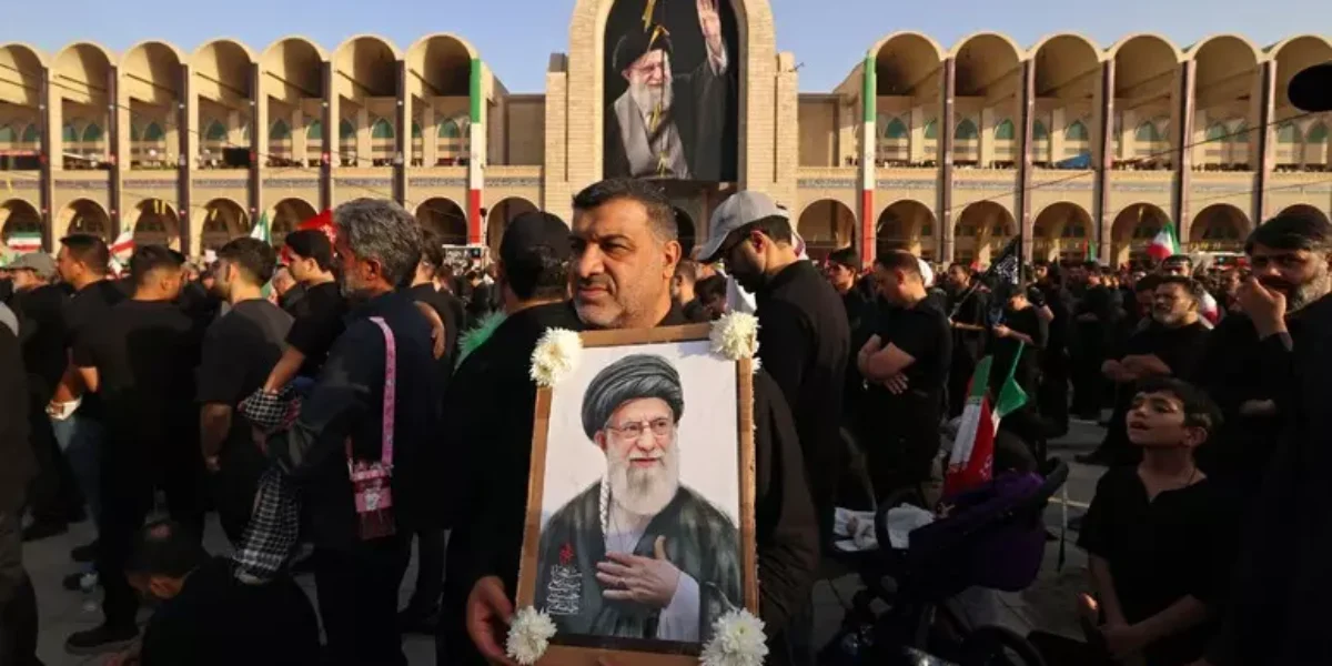 morte all america migliaia in lutto alla grande moschea di teheran per khamenei cerimonia lunga sei giorni da Gazzettadelsud.it morte all america migliaia in lutto alla grande moschea di teheran per khamenei cerimonia lunga sei giorni