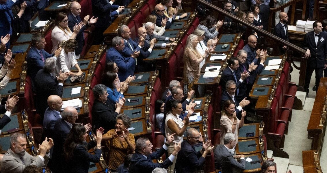 via libera della camera alla legge elettorale con 217 s236 cartelli delle opposizioni in aula da Gazzettadelsud.it via libera della camera alla legge elettorale con 217 s236 cartelli delle opposizioni in aula