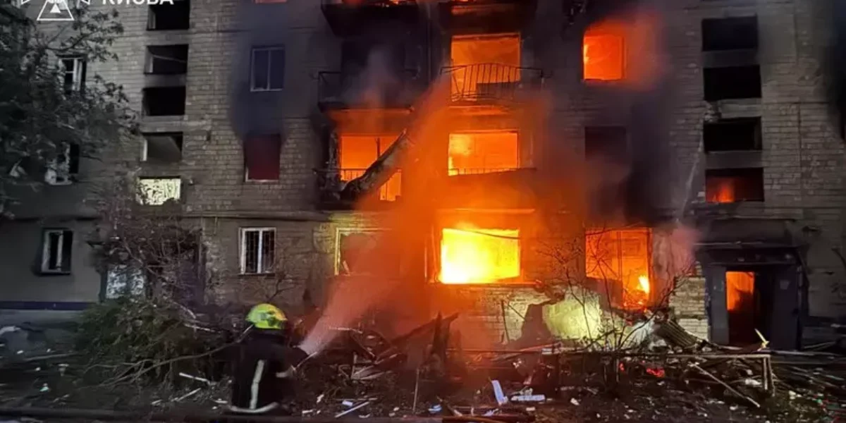 notte di raid russi su kiev almeno 13 morti zelensky pensa al voto in autunno e chiede agli usa di produrre i patriot da Gazzettadelsud.it notte di raid russi su kiev almeno 13 morti zelensky pensa al voto in autunno e chiede agli usa di produrre i patriot