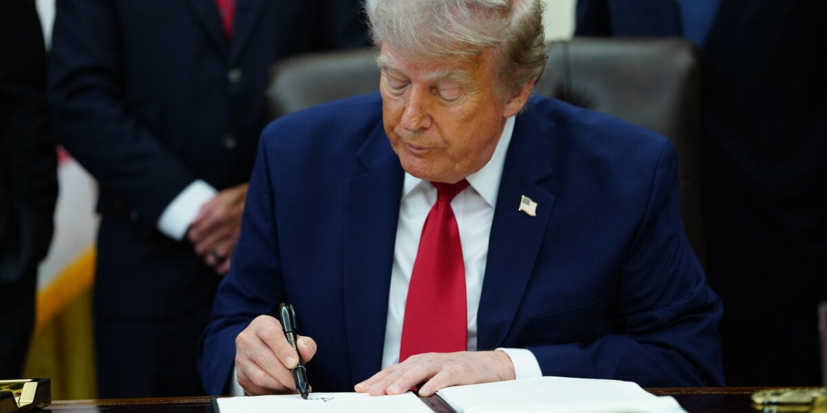 trump accordi commerciali con i paesi del golfo al posto della tassa del 20 e i prezzi del petrolio frenano dopo il ripensamento del tycoon da Gazzettadelsud.it trump accordi commerciali con i paesi del golfo al posto della tassa del 20 e i prezzi del petrolio frenano dopo il ripensamento del tycoon