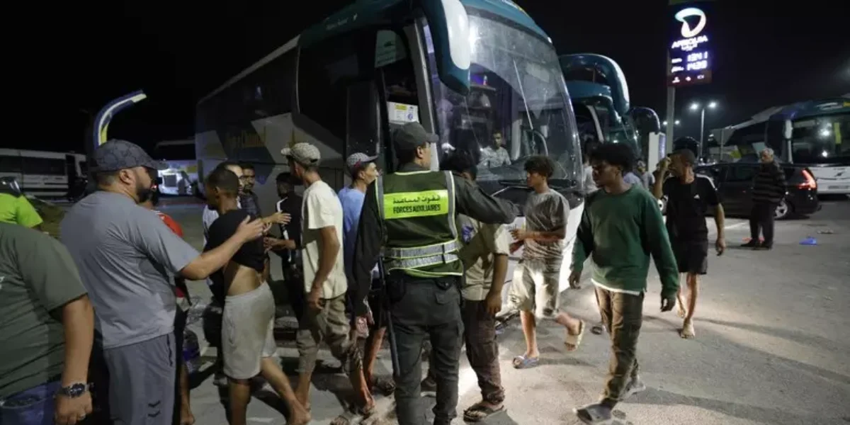 notte di tensione a ceuta un migrante ferito in una rissa salgono a 67 i morti in mare da Gazzettadelsud.it notte di tensione a ceuta un migrante ferito in una rissa salgono a 67 i morti in mare